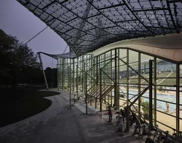 Schwimmhalle von aussen
