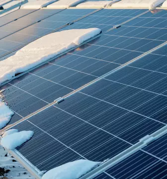 PV-Modul schneebedeckt
