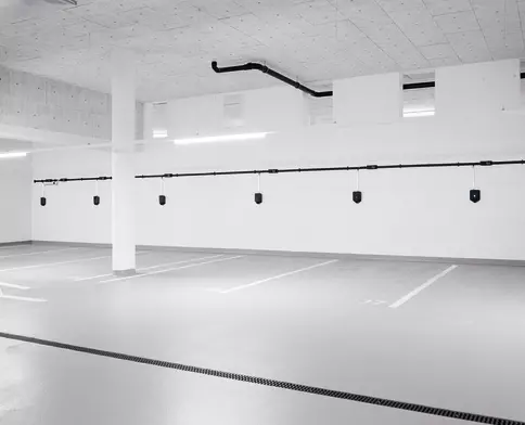 Ladeinfrastruktur in Garage