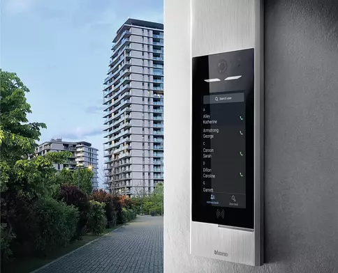 Videosprechanlage und modernes Haus