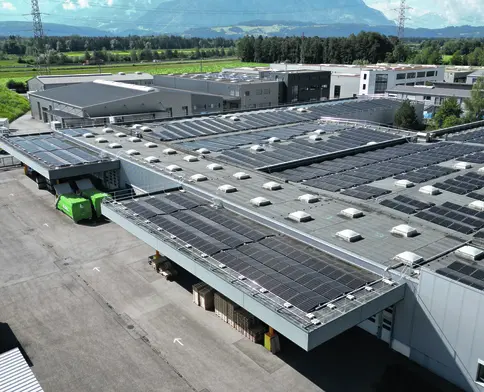 PV-Anlage auf Fabrik