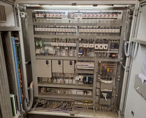 Einzelleiter als Einspeisung einer Hauptverteilung in der Industrie.