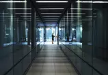 Gang mit gedimmtem Licht