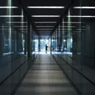 Gang mit gedimmtem Licht